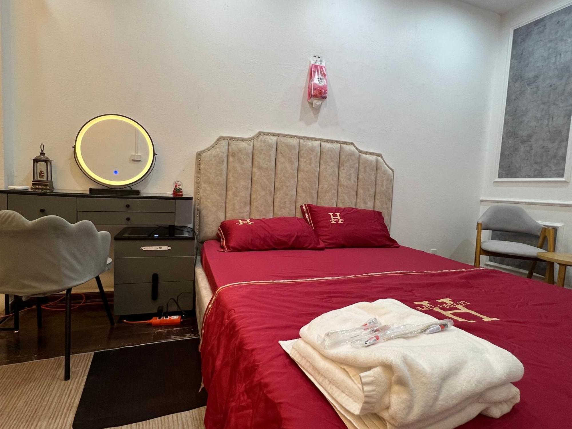 Venus Apartment Kham Thien Hanoi Exteriör bild